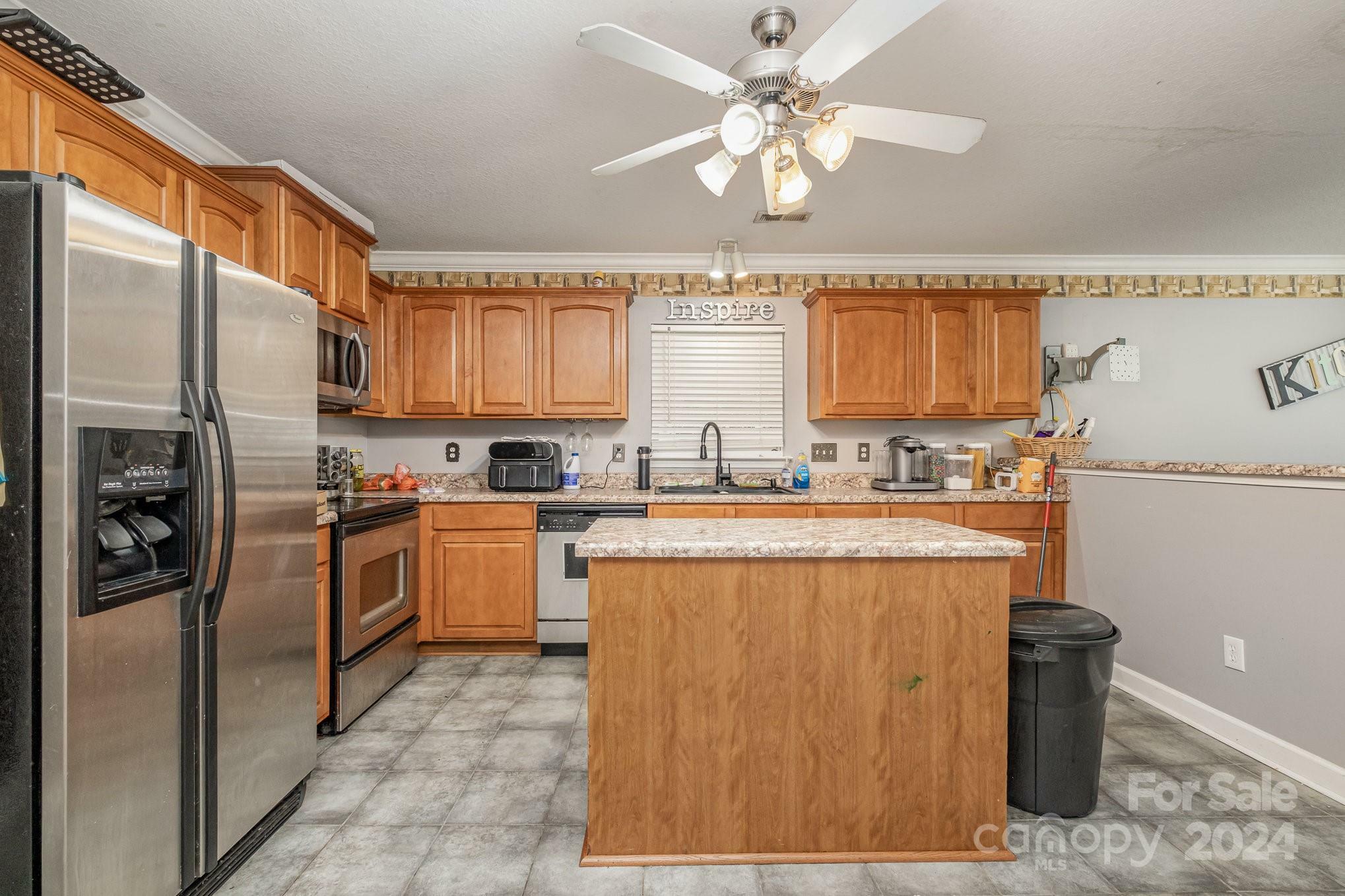 Property Photo: 1820 Oakdale Green Drive NC 28216