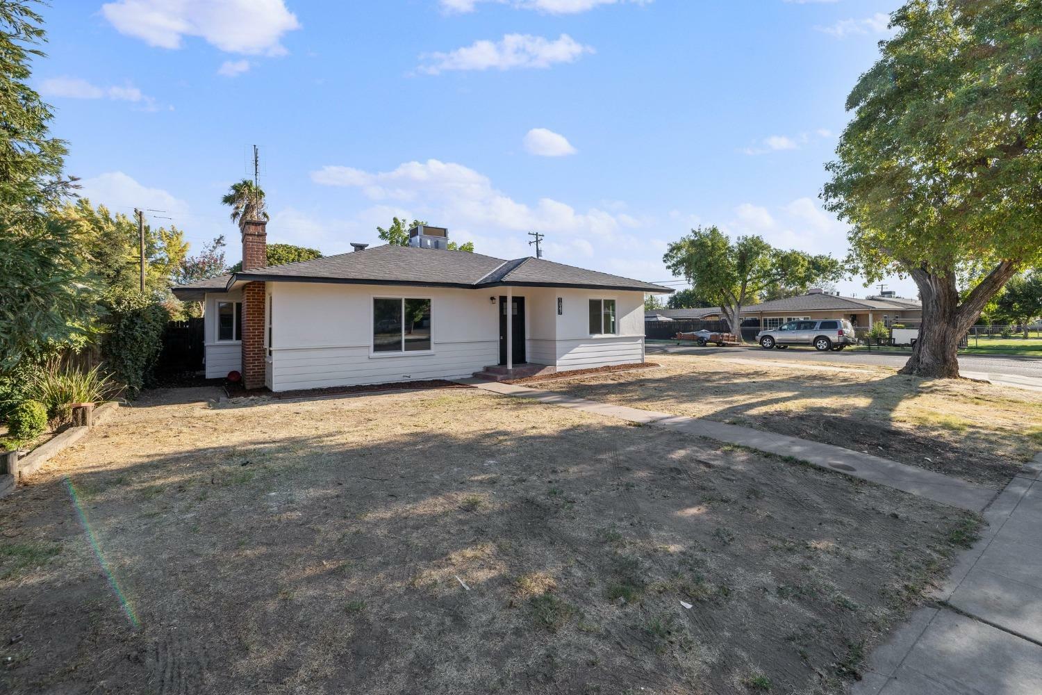 1047 W Vassar Avenue  Fresno CA 93705 photo