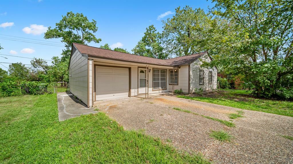 Property Photo:  6175 Kenilwood Drive  TX 77033 