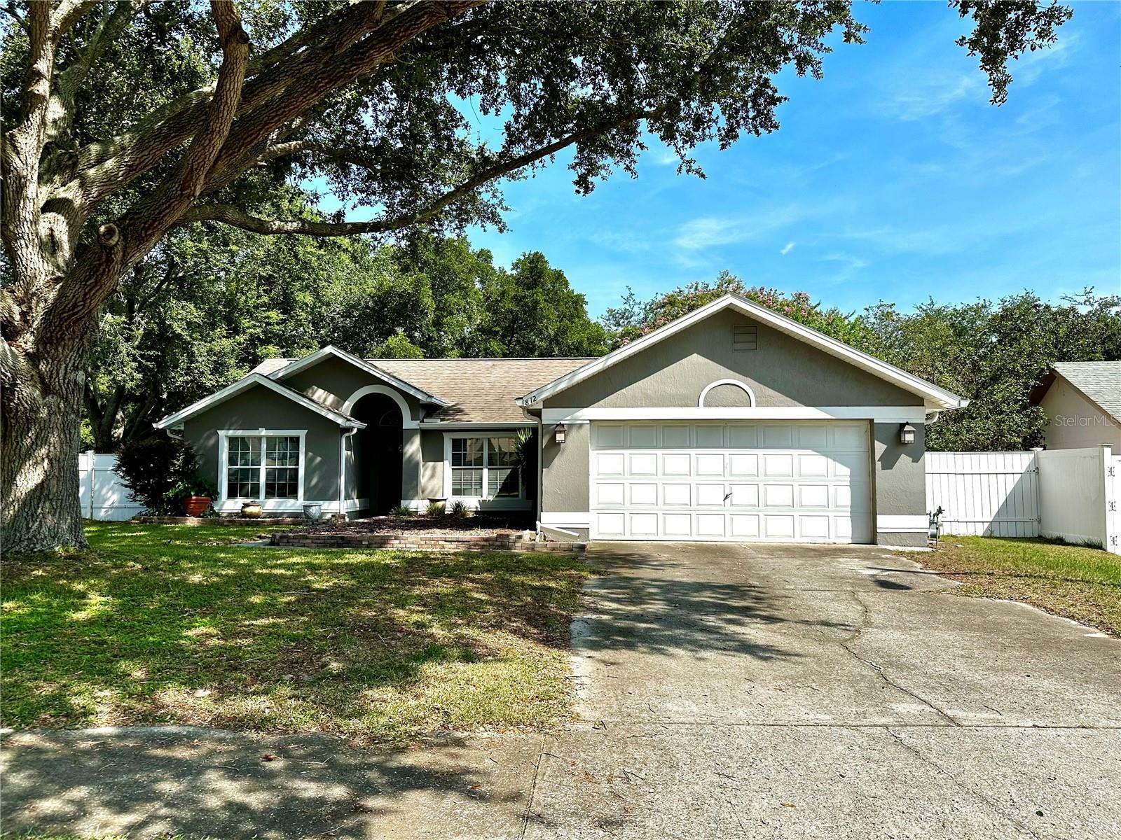 Property Photo:  812 Elm Forest Drive  FL 34715 