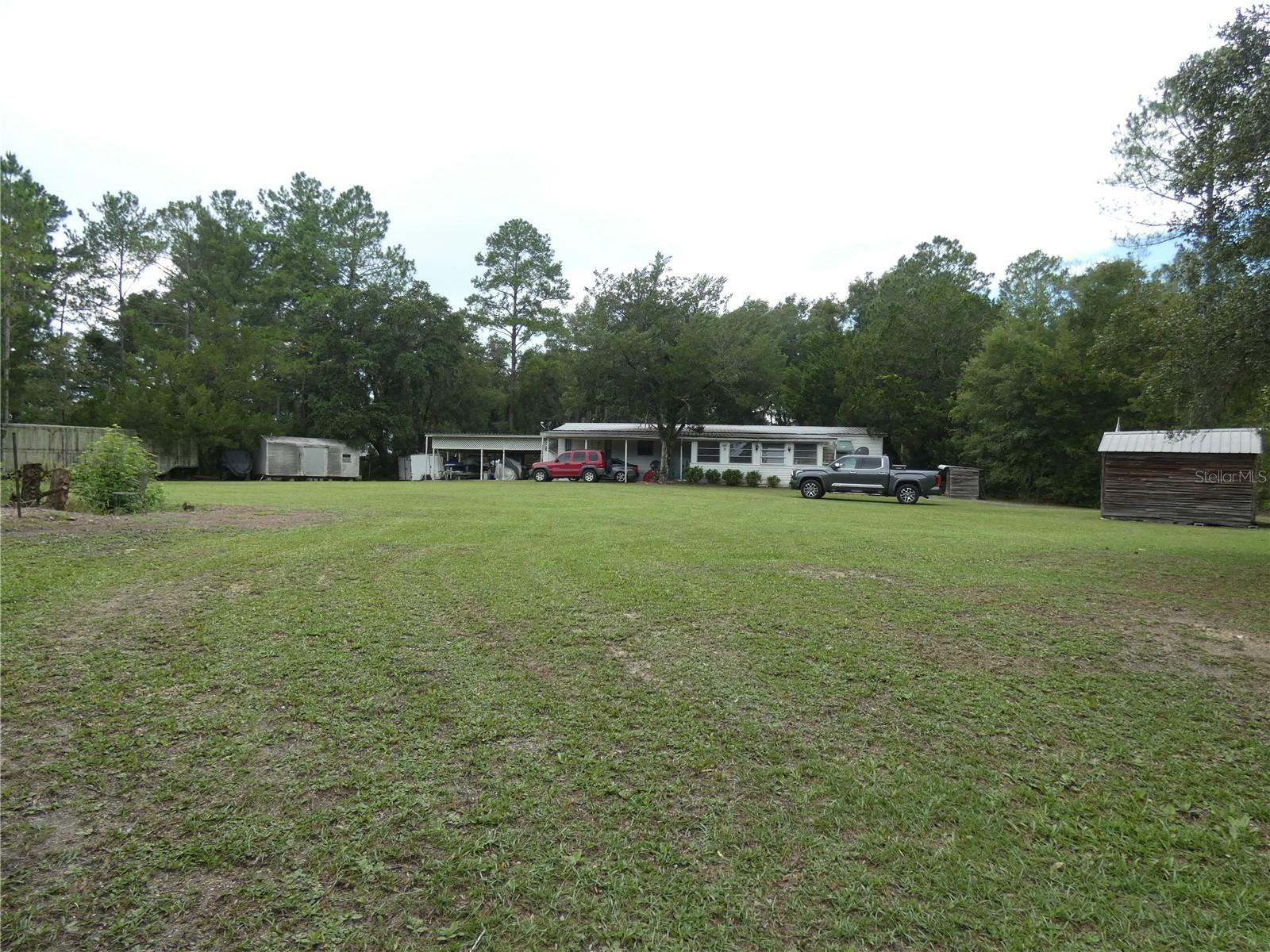 Property Photo:  18 SE 144th Avenue  FL 32680 