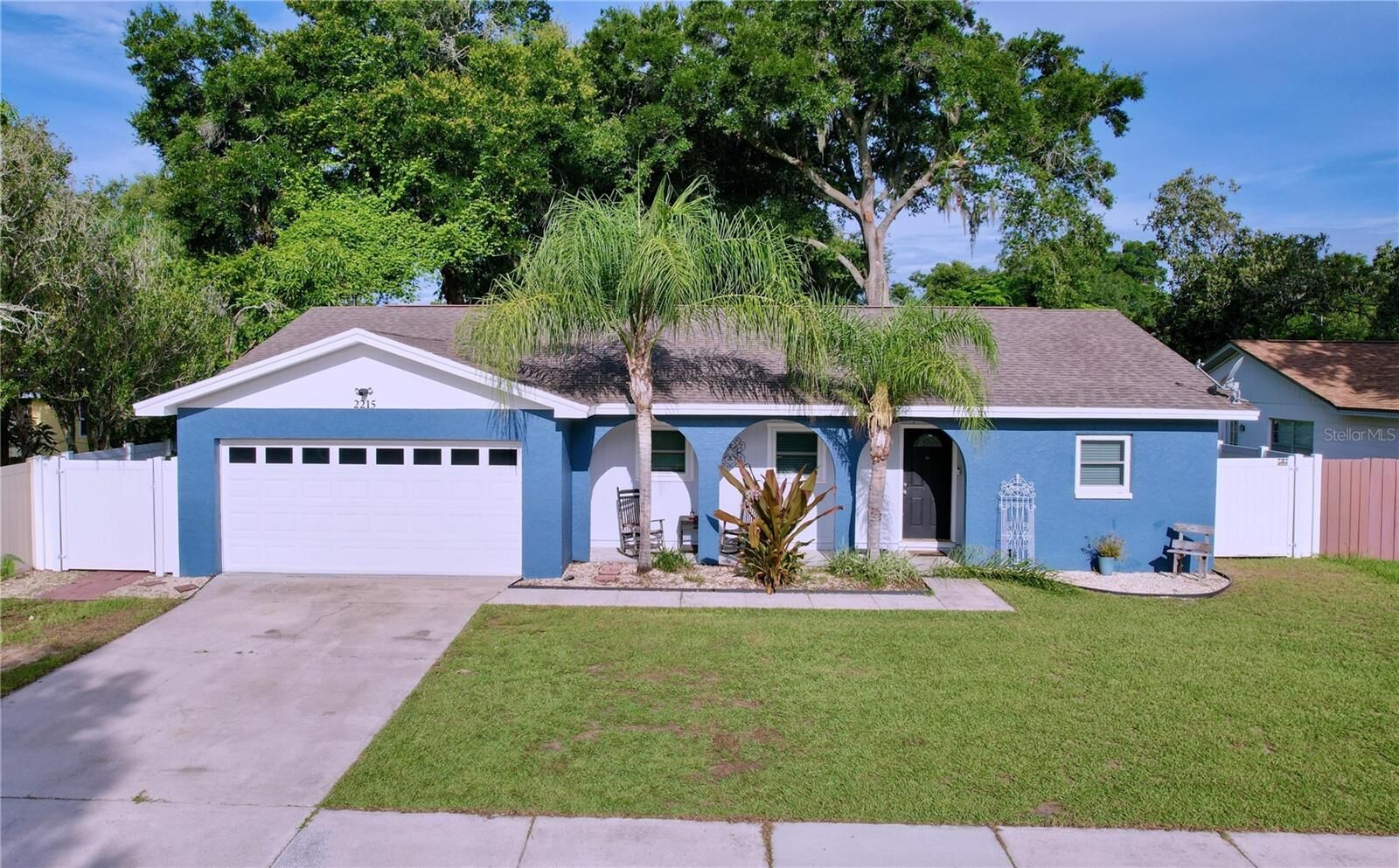 Property Photo:  2215 Sherbrook Drive  FL 33594 