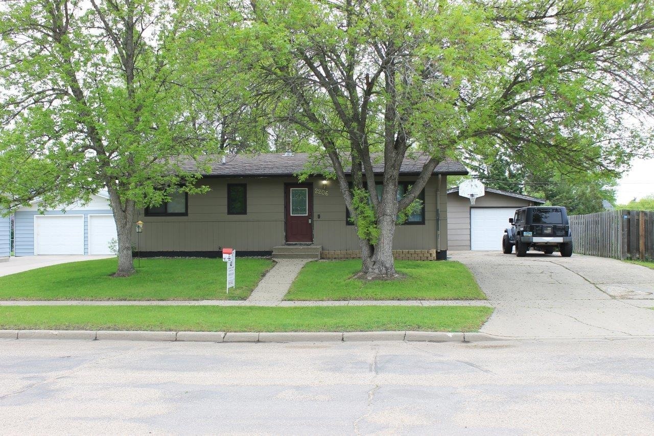 Property Photo:  2206 California Dr  ND 58703 