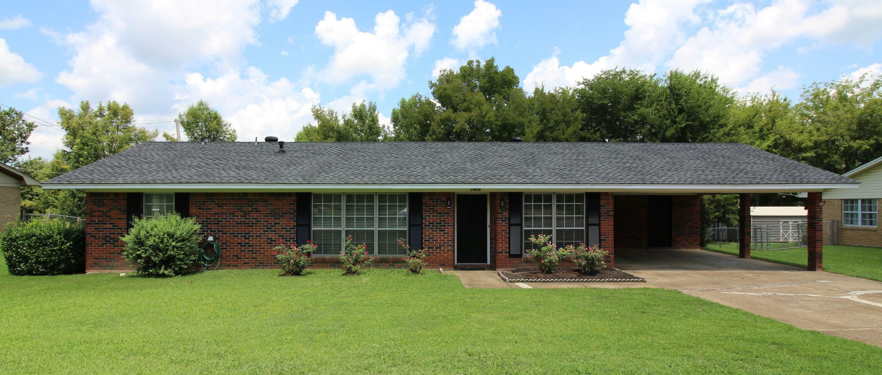 Property Photo:  2404 Ewell Ave.  MS 38801 