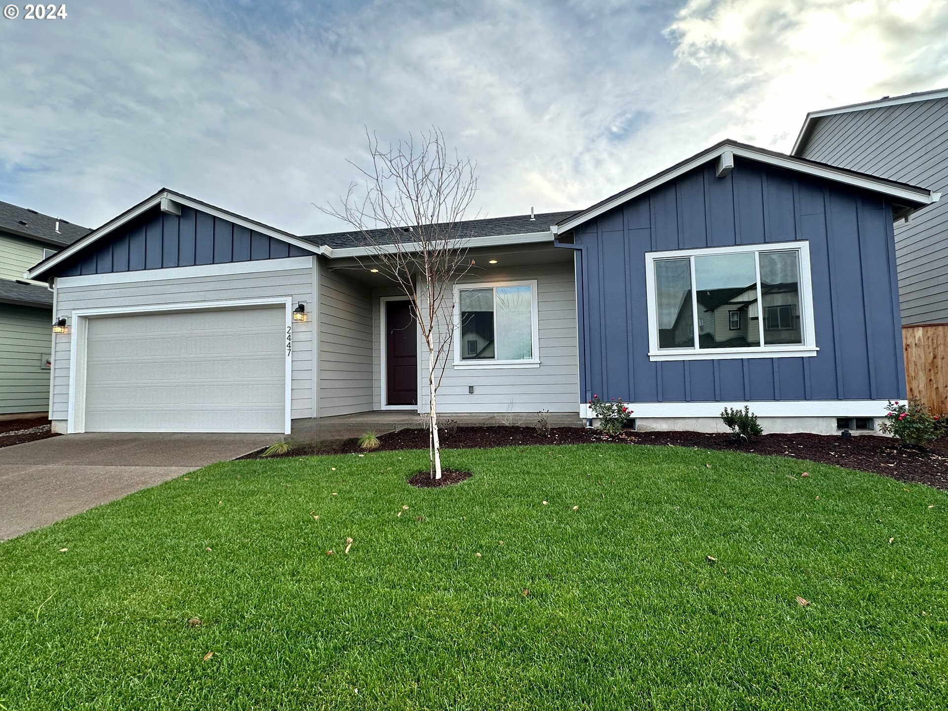 Property Photo: 2447 W 8th Ave OR 97448