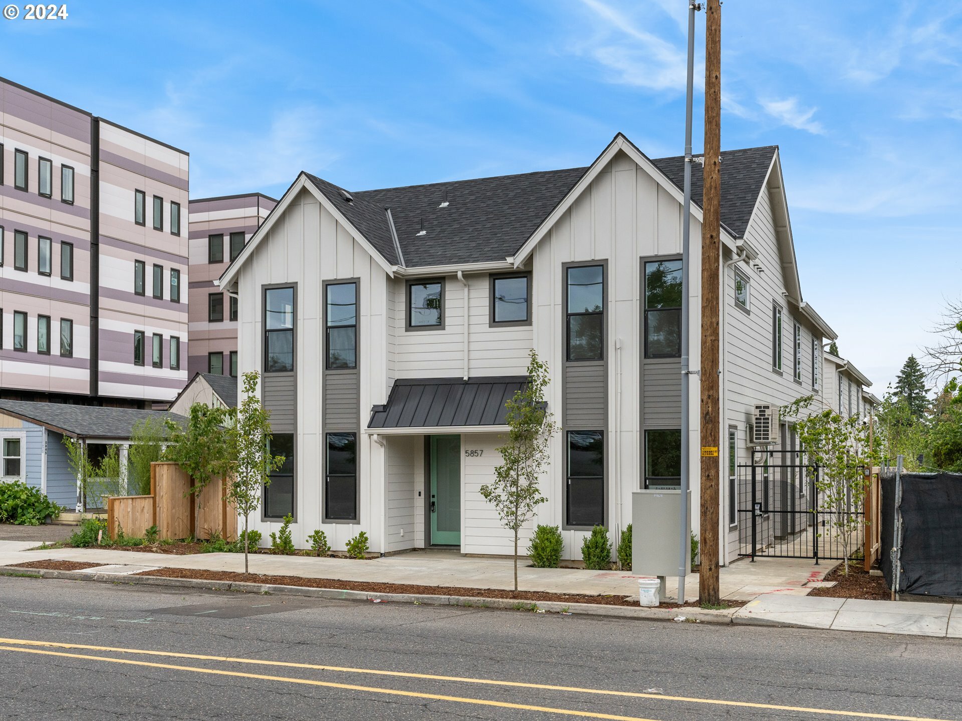 Property Photo: 5859 NE Prescott St 2 OR 97218