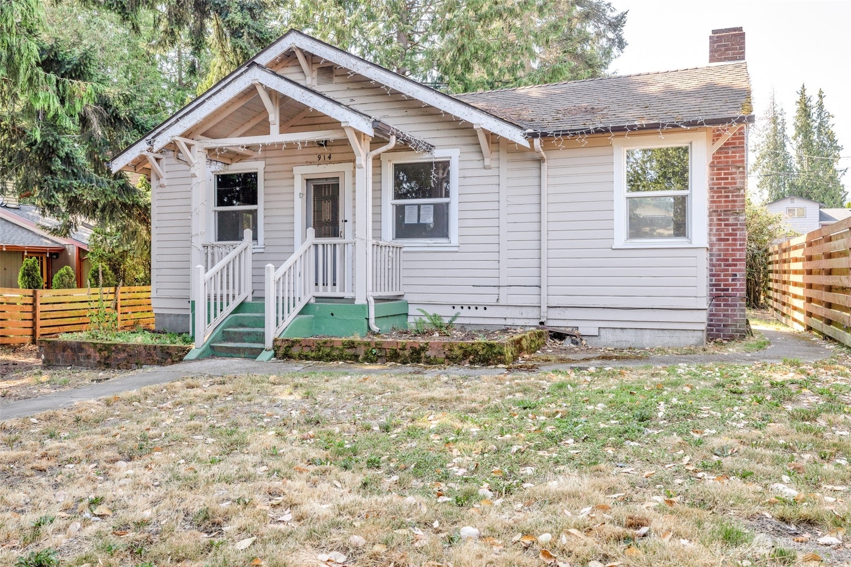 Property Photo:  914 W 14th Street  WA 98363 