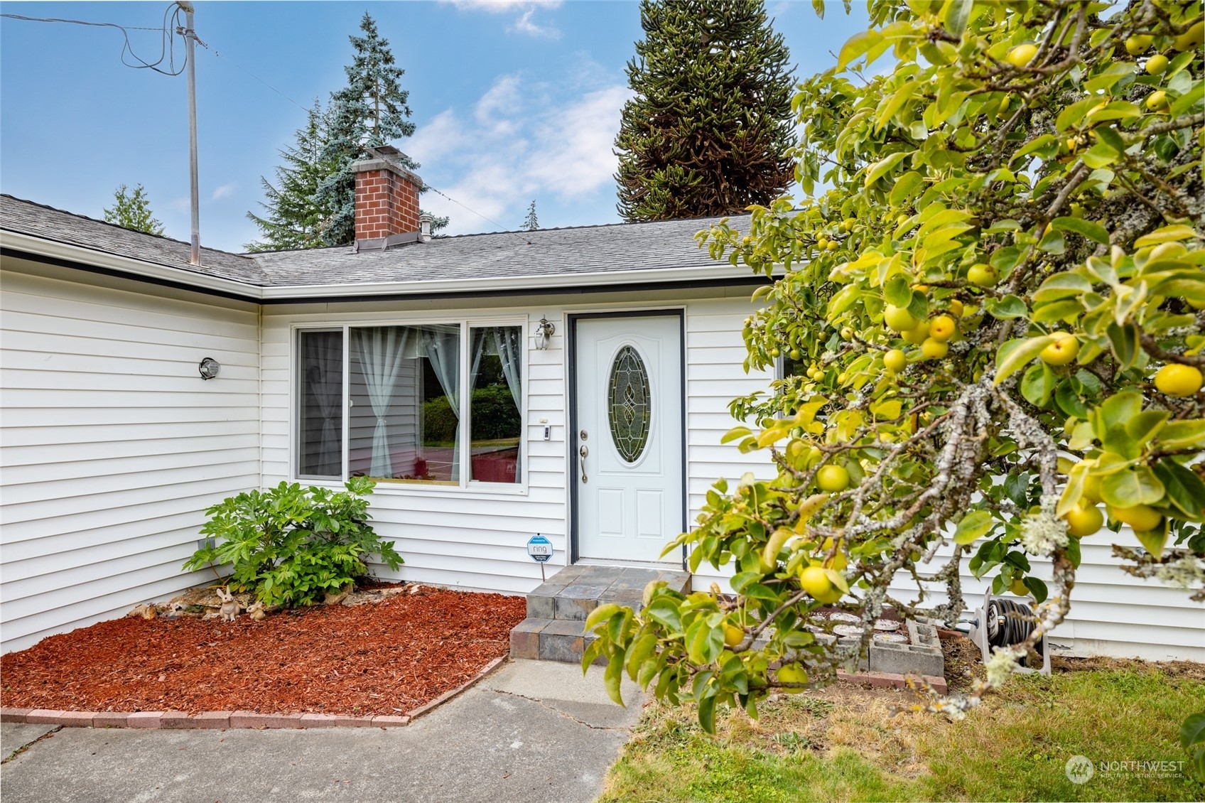 Property Photo:  17704 Spruce Way  WA 98037 