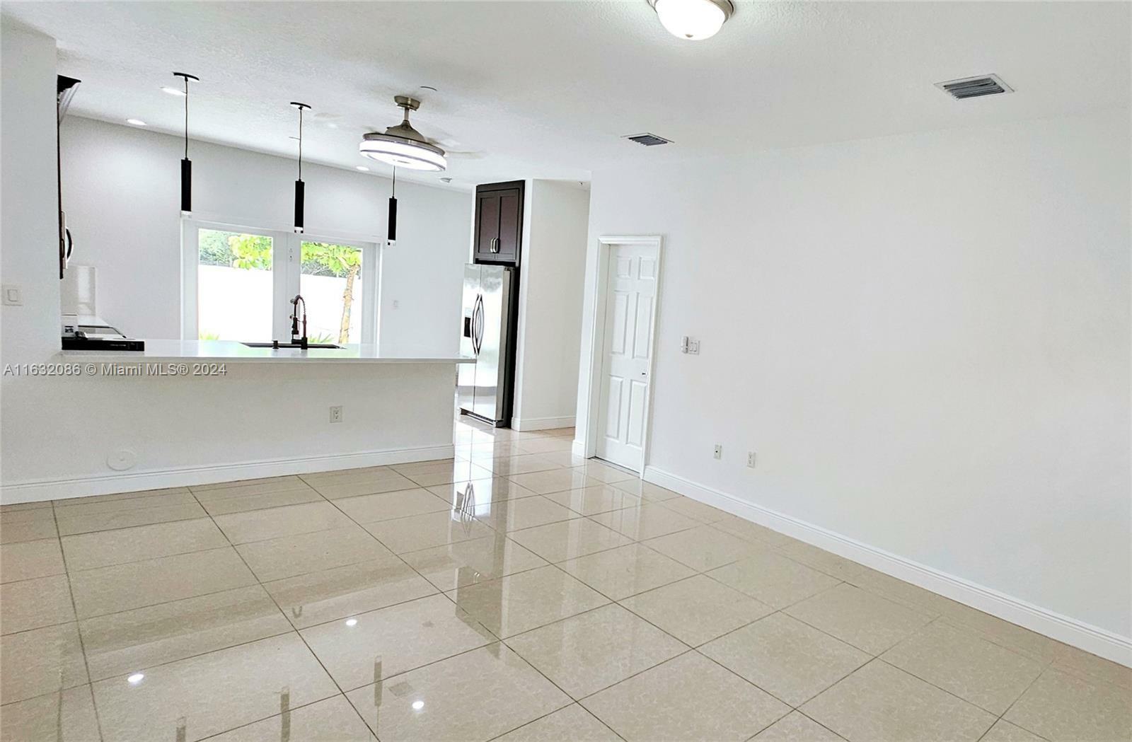 Property Photo:  2840 SW 145th Ct 2840  FL 33175 