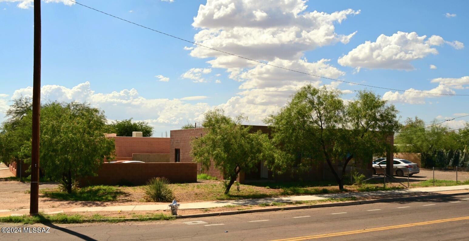 Property Photo:  302 W Canada Street  AZ 85706 