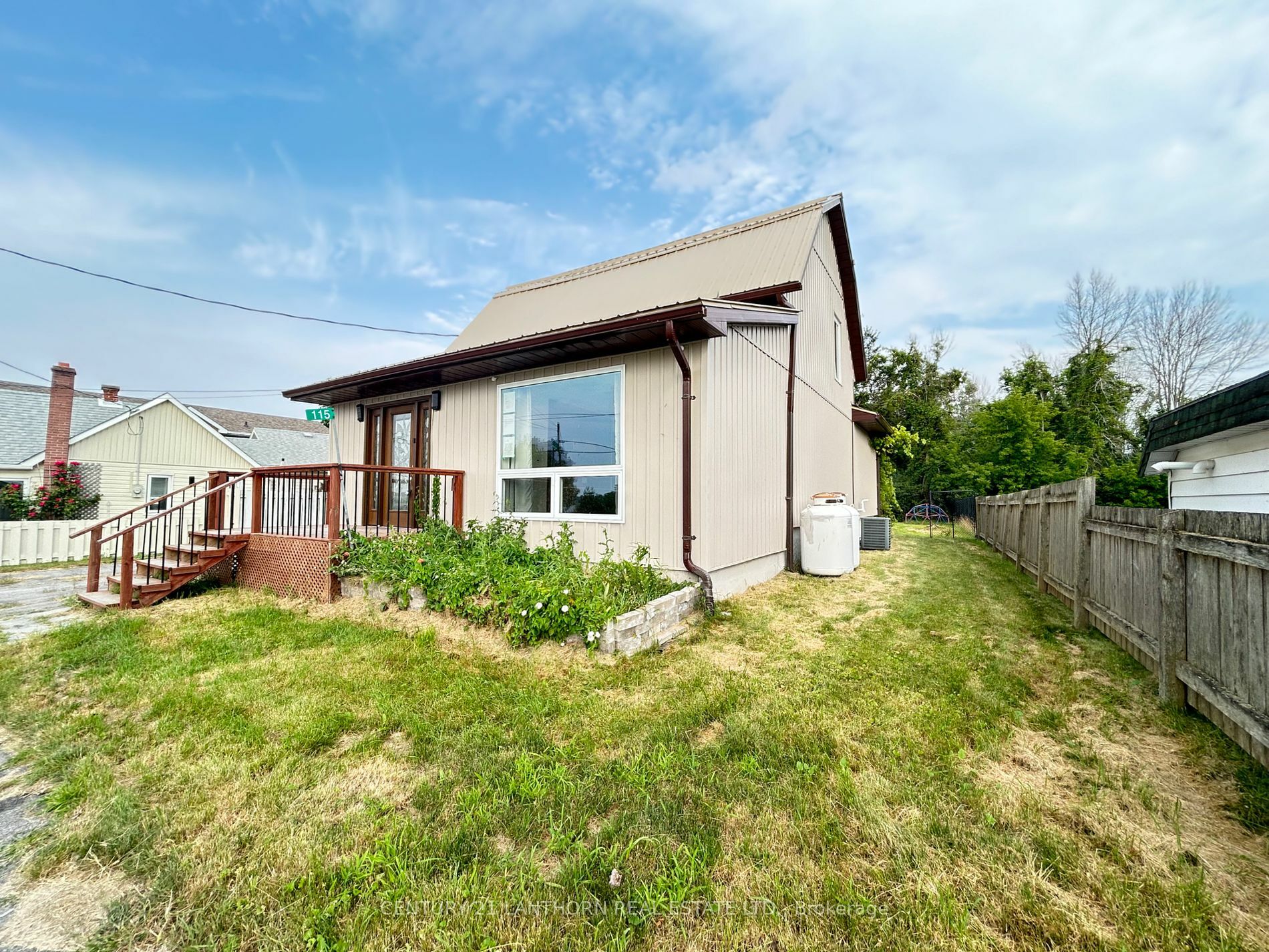 Property Photo:  115 Ridley St  ON K8N 4Z1 