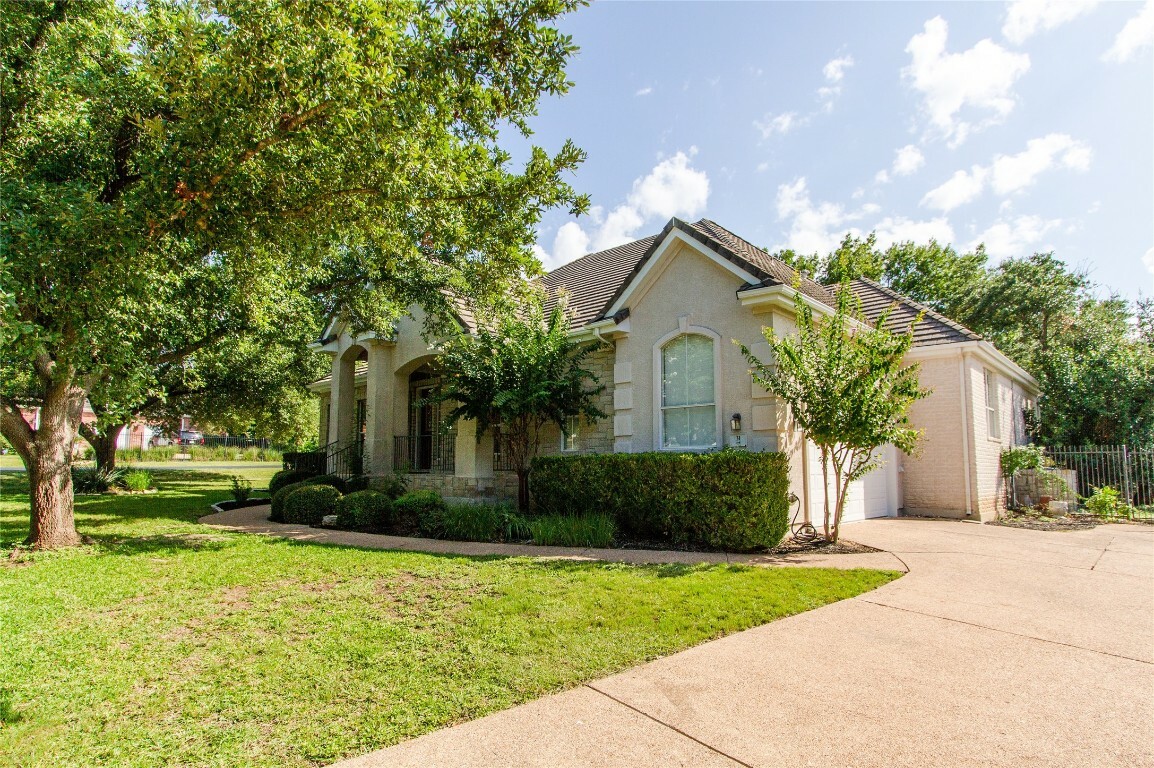 Property Photo:  31 Lost Meadow Trail  TX 78738 