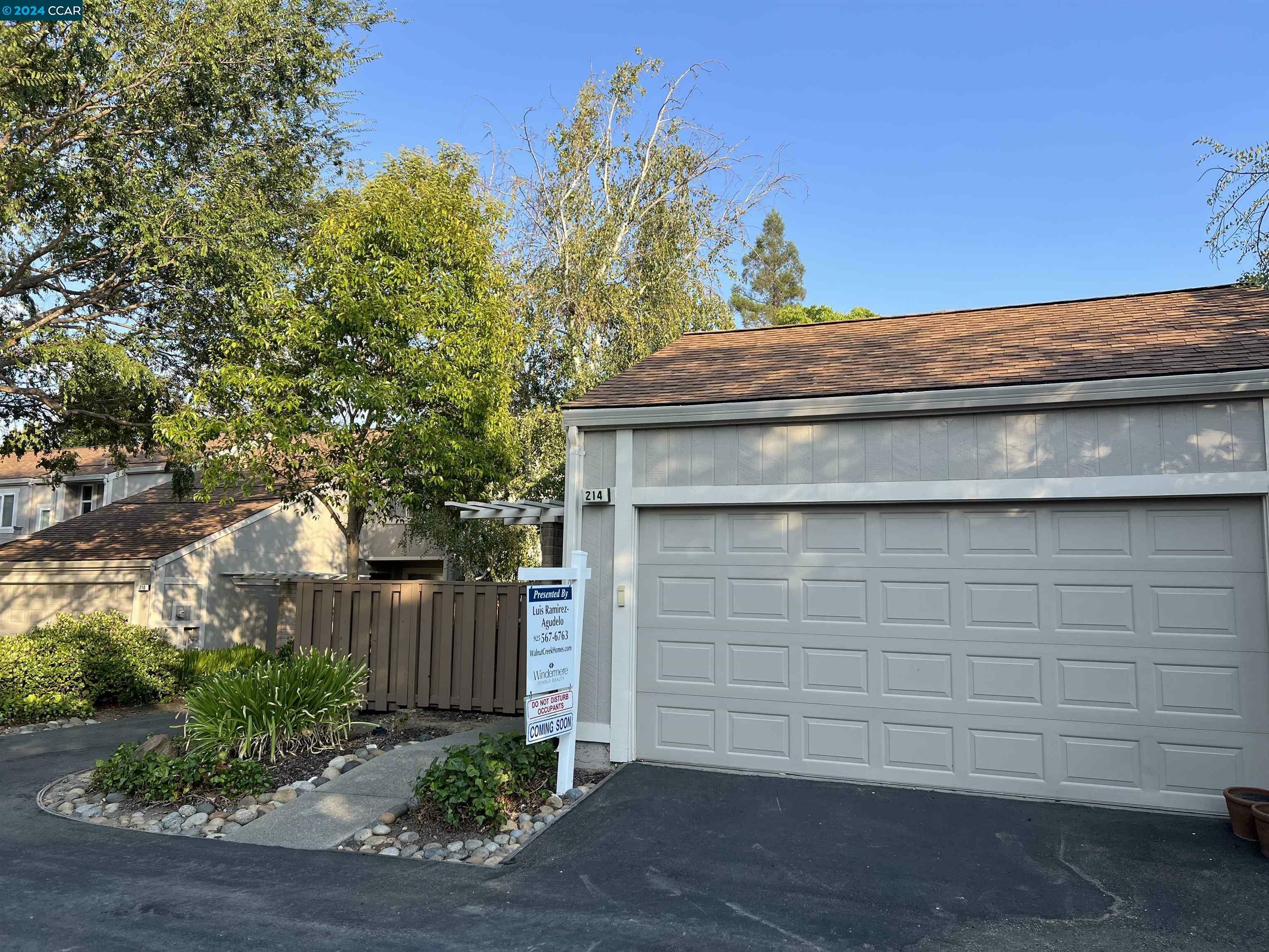 Property Photo:  214 Oak Manor Plz  CA 94553 