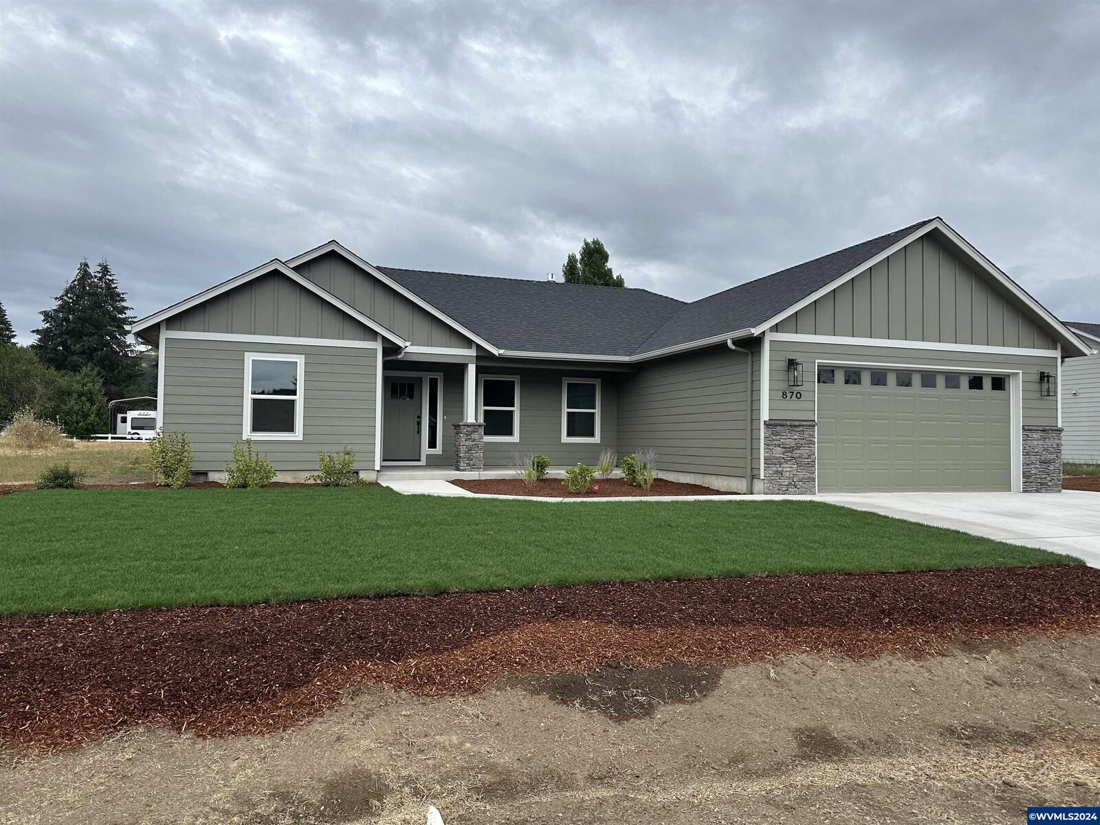 Property Photo:  870  6th St  OR 97358 