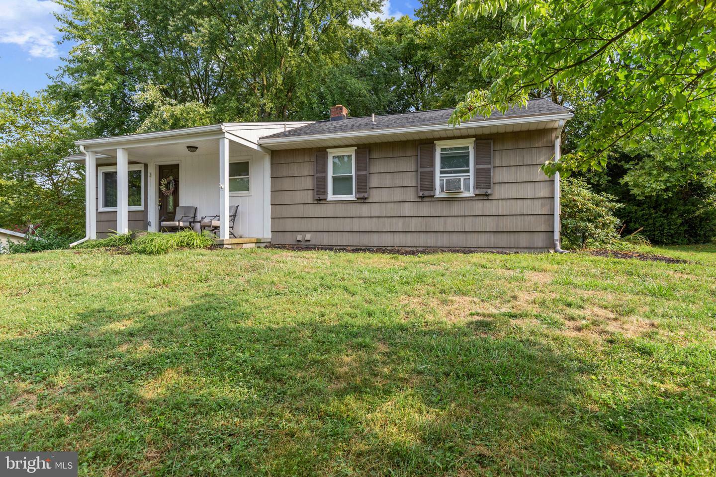 Property Photo:  940 Cardinal Road  PA 17601 