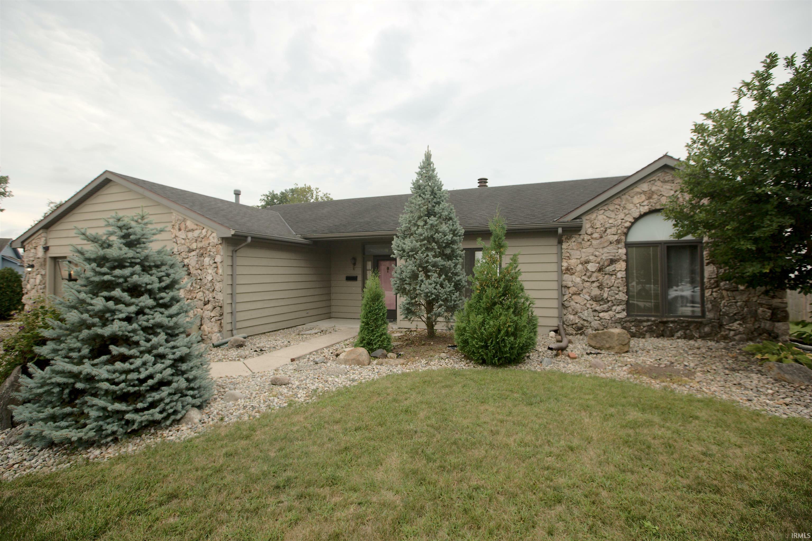 1722 Lochinvar Drive  Fort Wayne IN 46845-1520 photo