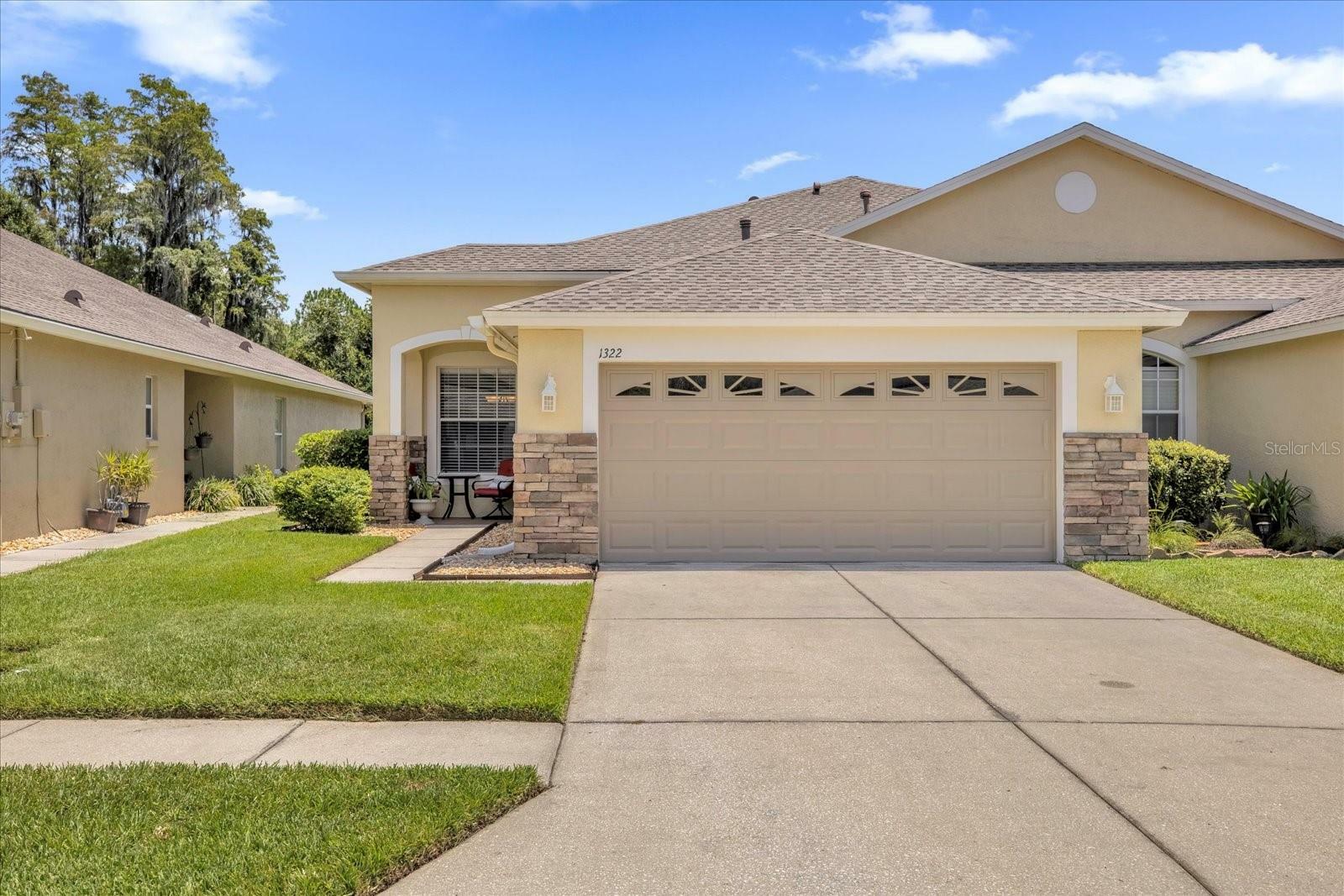 Property Photo:  1322 Ambridge Drive  FL 33543 