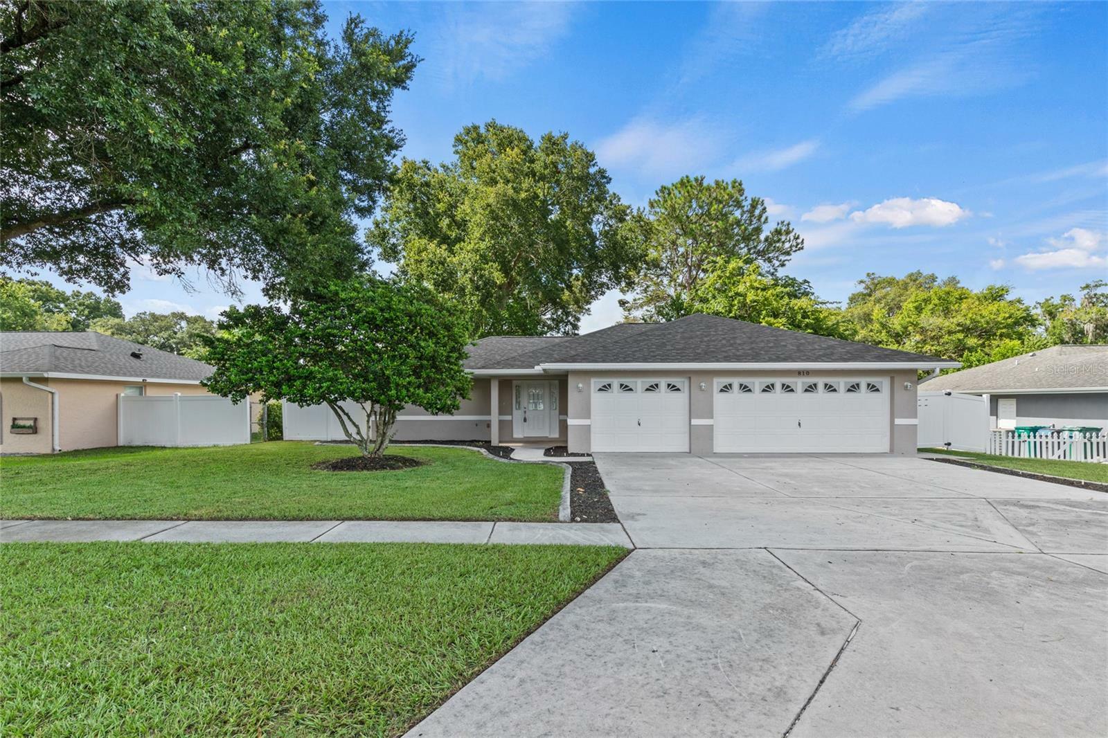 Property Photo:  810 Ridge Avenue  FL 34785 