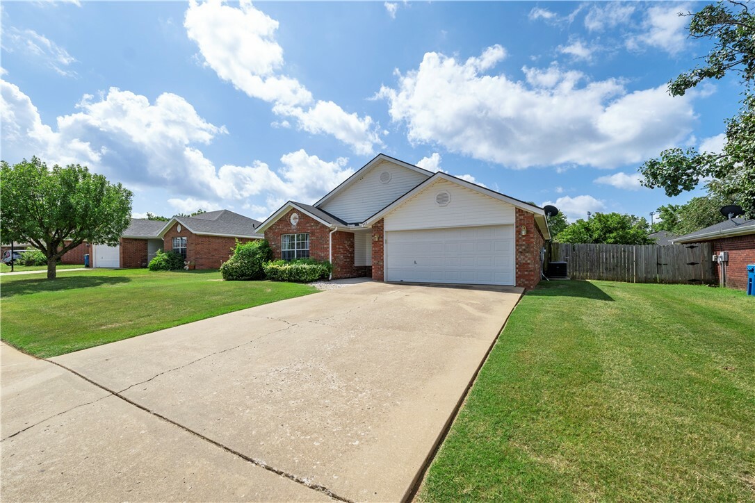 Property Photo:  902 Rachel Avenue  AR 72712 