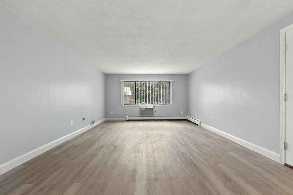 Property Photo: 5 Hallmark Gardens 7 MA 01803