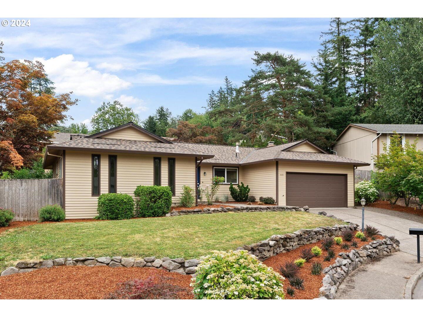 Property Photo: 8450 SW 71st Pl OR 97223