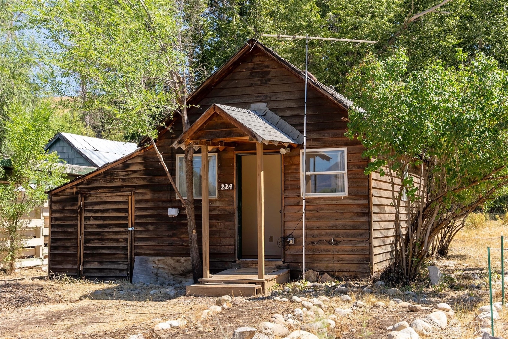 Property Photo:  224 Corral Street  WA 98862 