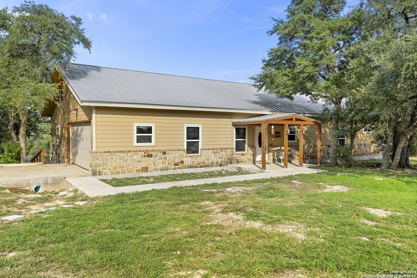Property Photo: 200 Creekwood Ct TX 78070