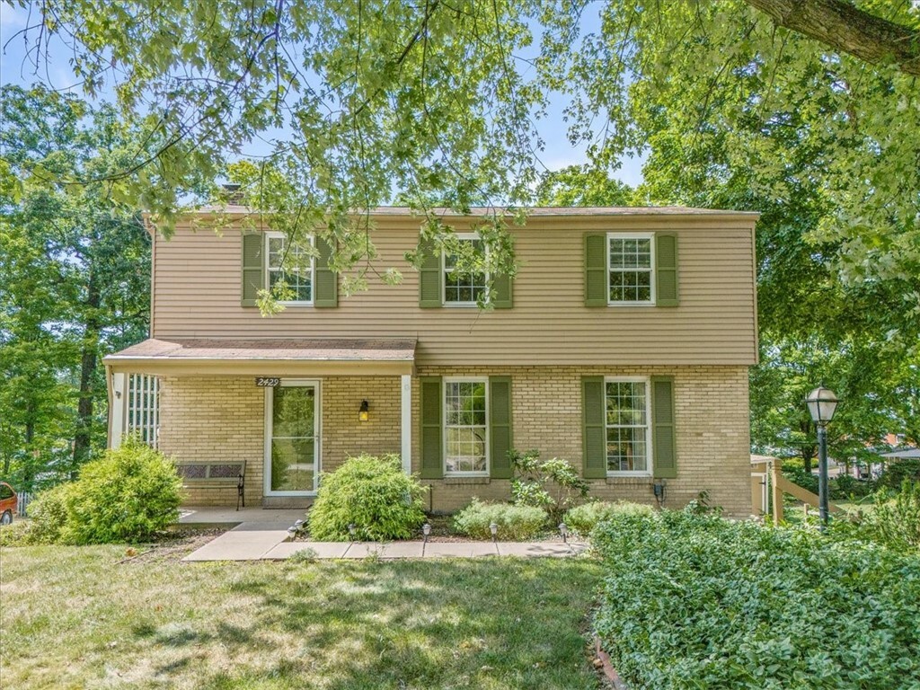 Property Photo:  2429 Foxfield Dr  PA 15116 