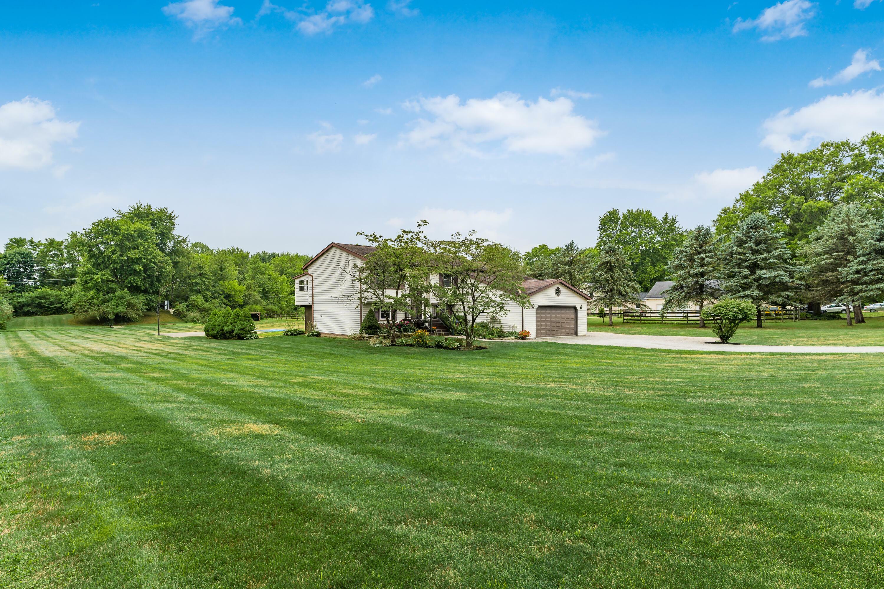 Property Photo:  5213 Deeds Road SW  OH 43062 