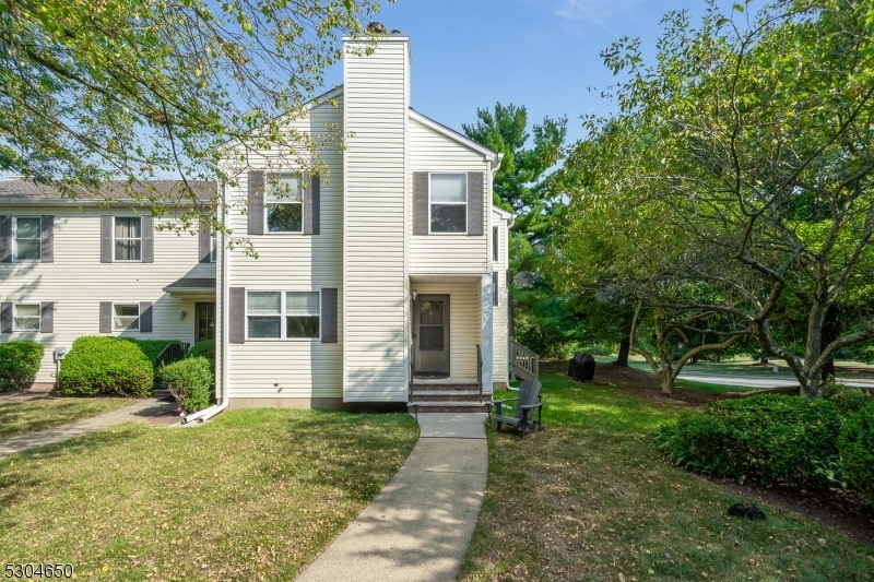 Property Photo:  6 Hope Ct  NJ 08822 