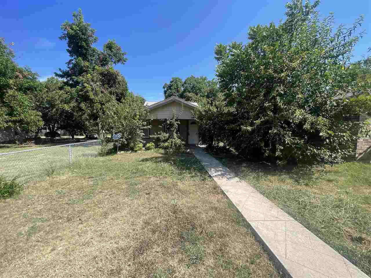 Property Photo:  1205 NW Bell Ave  OK 73501 