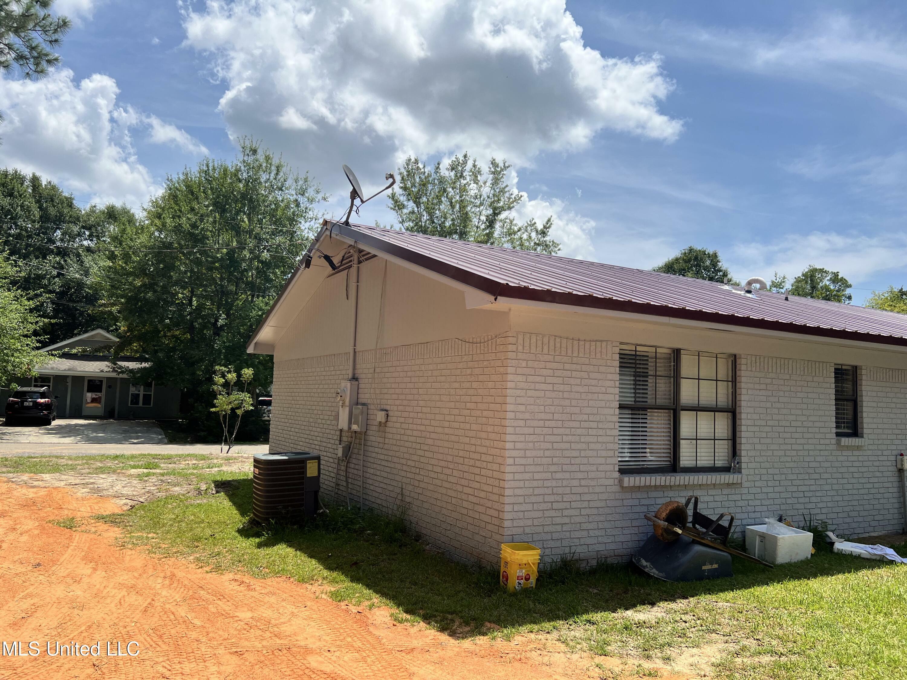 Property Photo:  2613 N 11th Street  MS 39564 