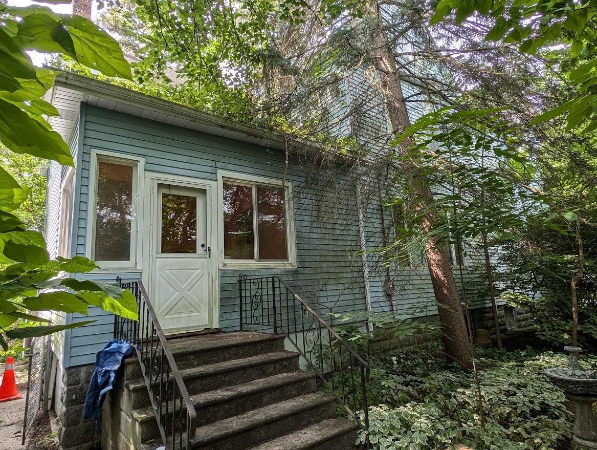 Property Photo:  400 N Sherman Street  MI 48708 