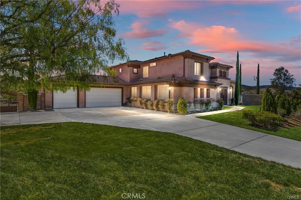 Property Photo:  2136 Horse Trail Drive  CA 92373 