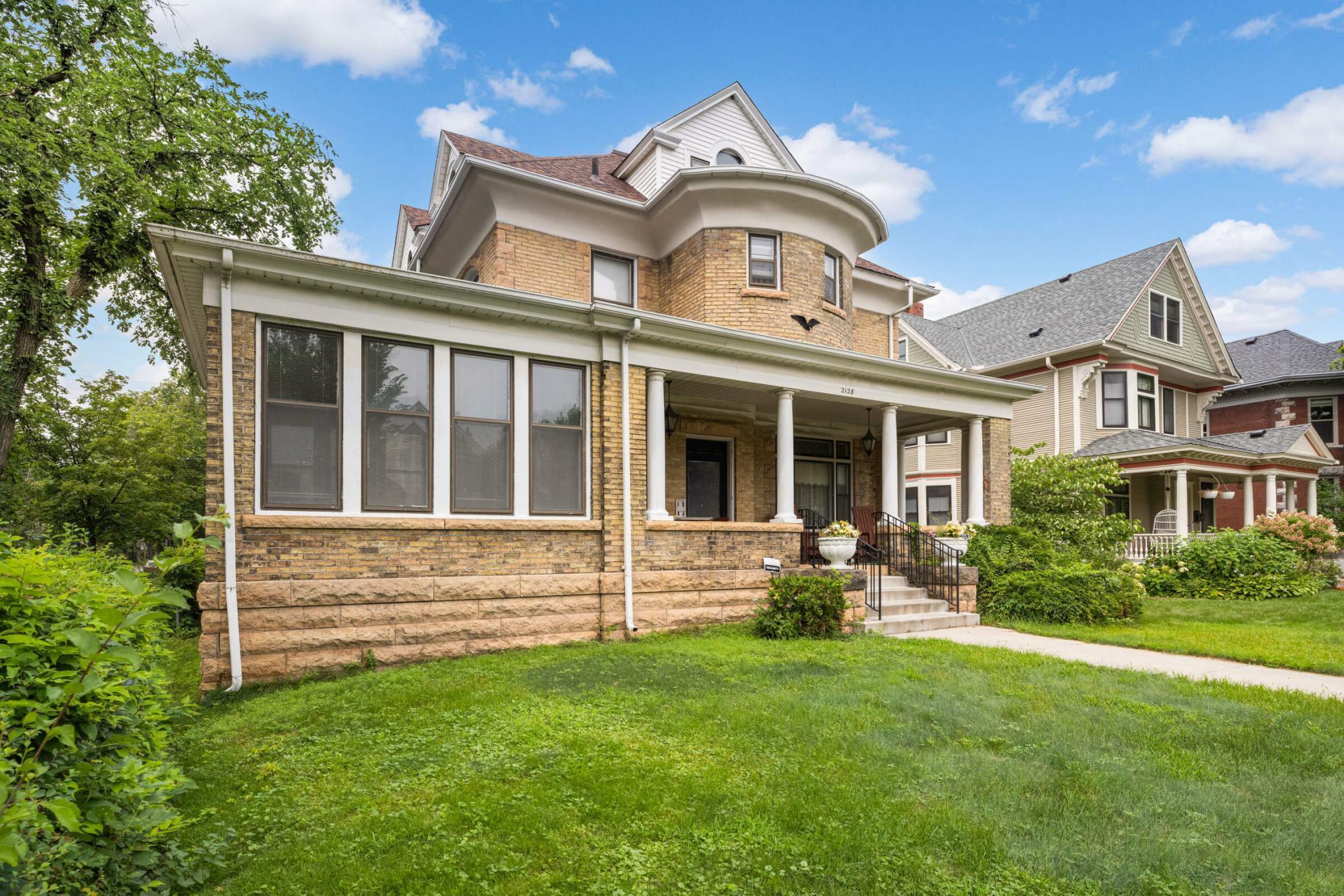 Property Photo:  2128 Girard Avenue S  MN 55405 