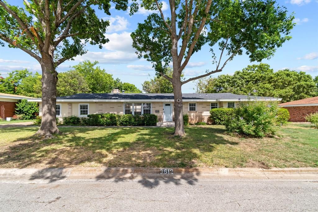 Property Photo: 3612 Ruth Road TX 76118