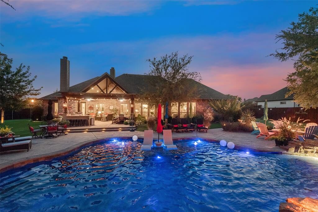 Property Photo:  1510 Rustic Ridge  TX 76065 