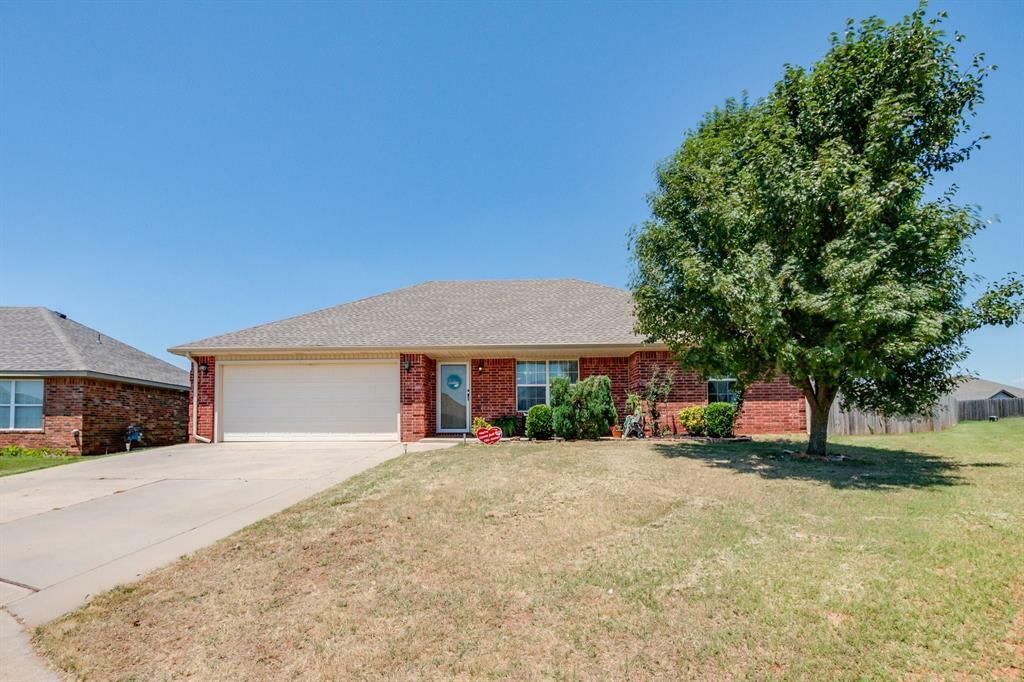 Property Photo:  704 Eastview Court  OK 73099 