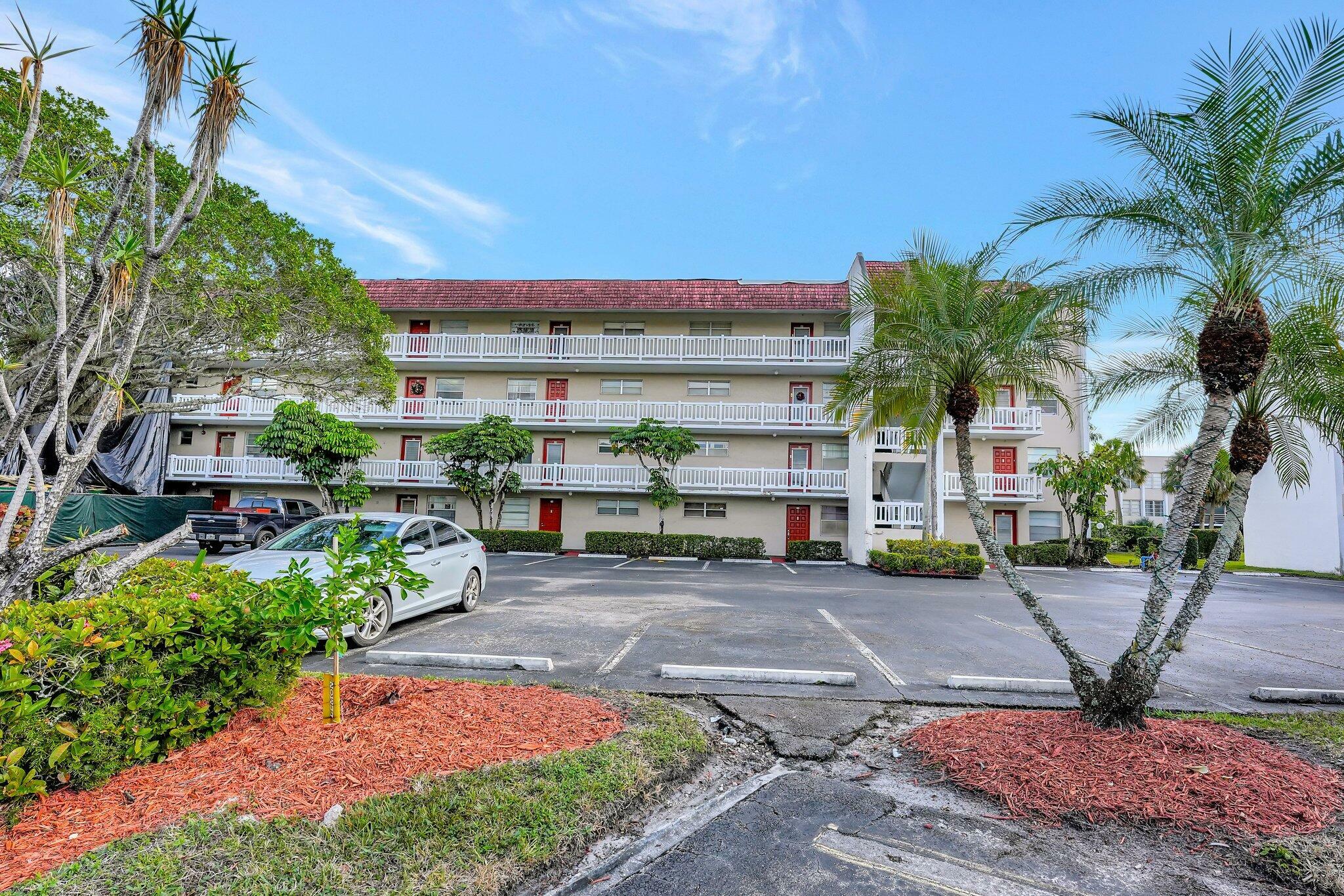 Property Photo: 3776 Inverrary Boulevard 307R FL 33319