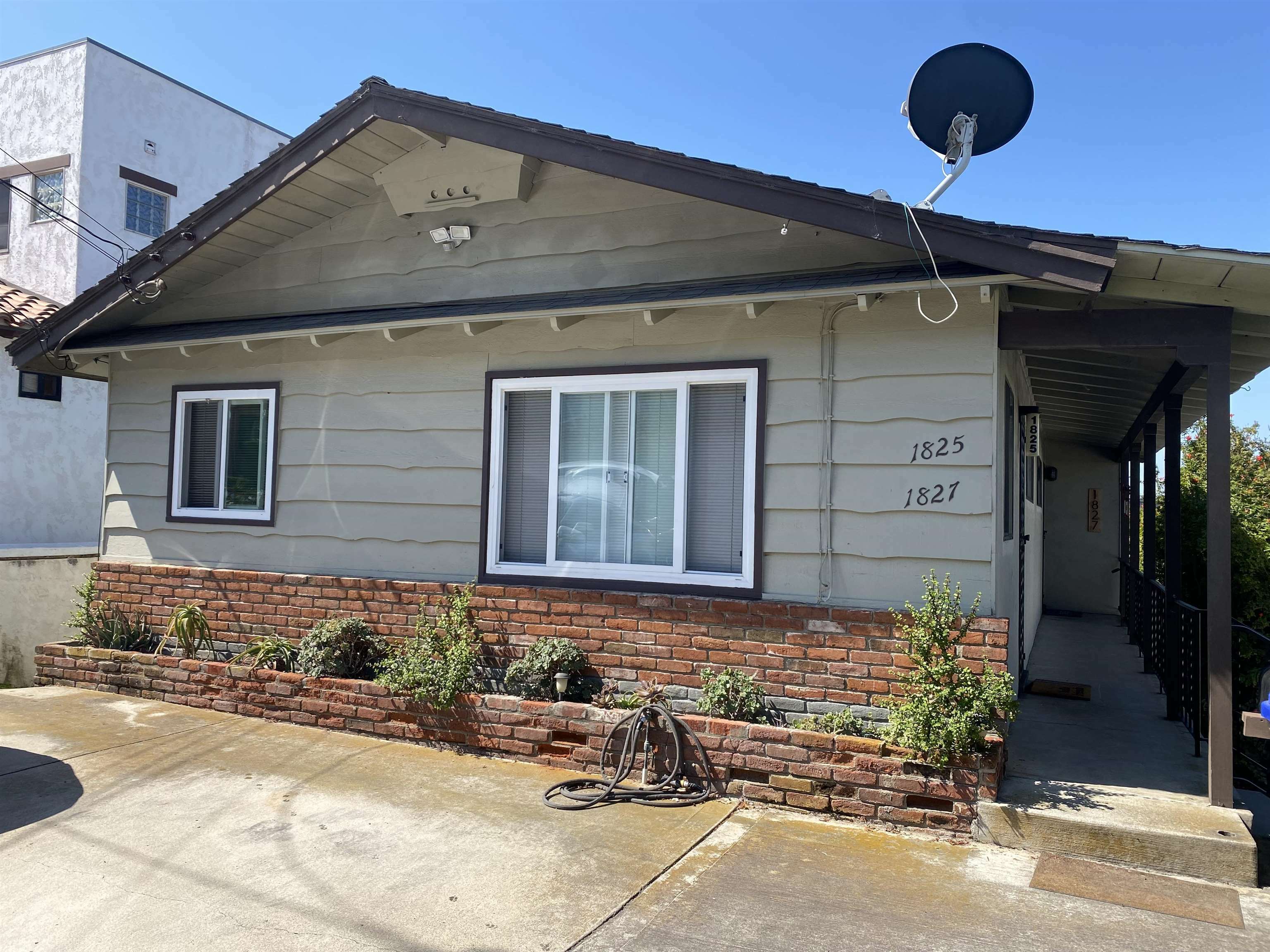 Property Photo:  1825-27 Titus St  CA 92110 