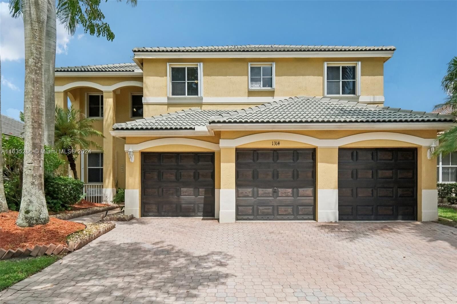 Property Photo:  1314 Croton Ct  FL 33327
