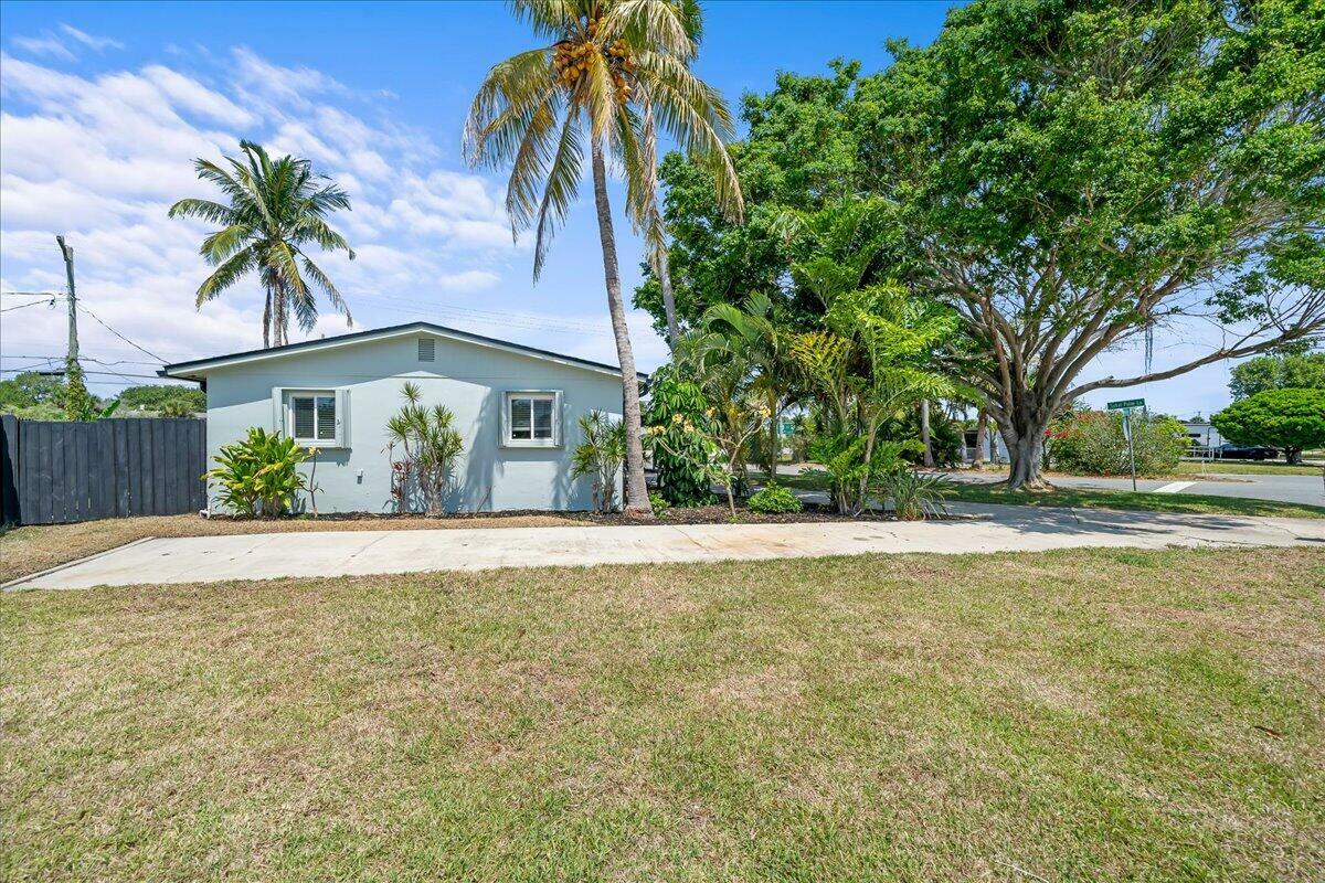 Property Photo:  175 Melaleuca Drive  FL 32937 