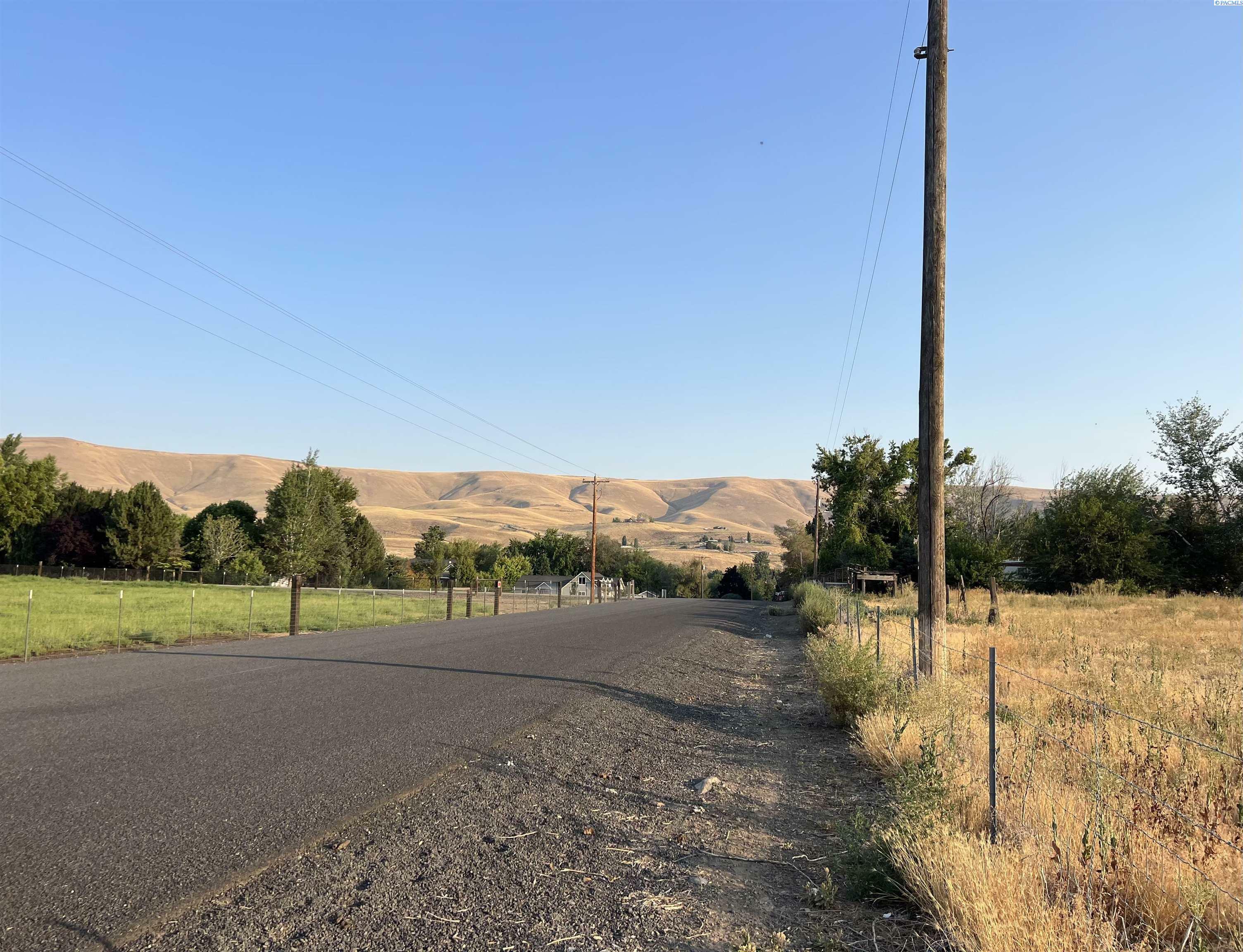 Property Photo:  11508 S Missimer Rd  WA 99350 