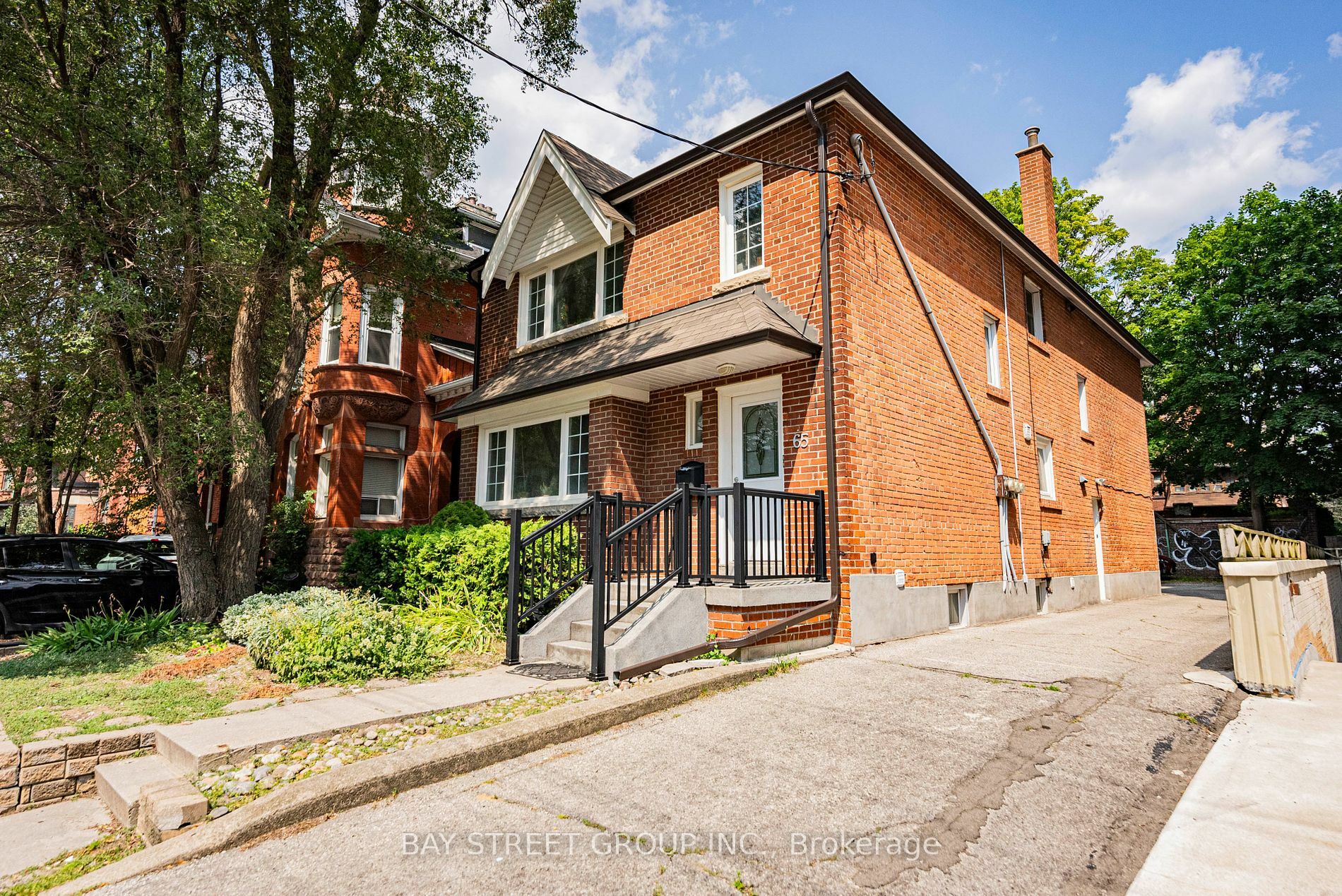 Property Photo:  65 Spadina Rd  ON M5R 2T1 