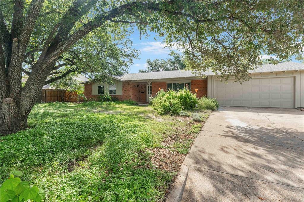 Property Photo:  1310 Leacrest Drive  TX 77840 