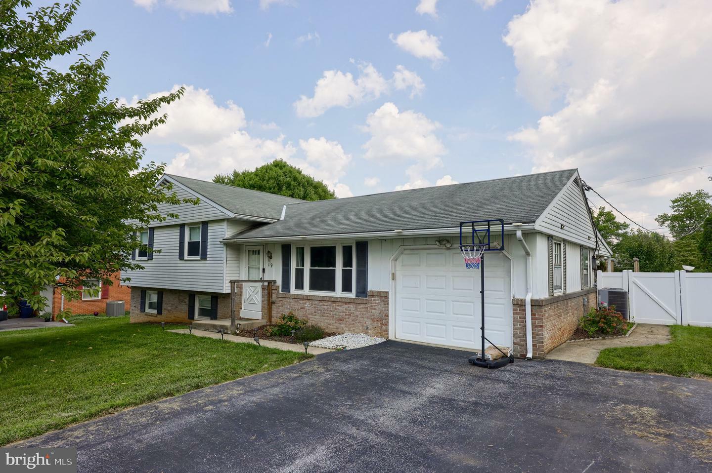 Property Photo:  19 Circle View Drive  PA 17540 