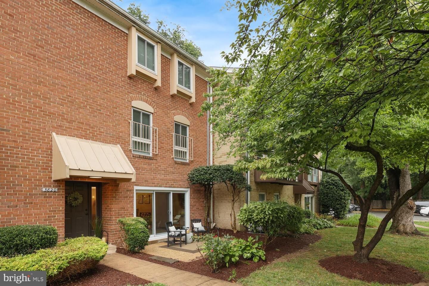 Property Photo:  3820 Persimmon Circle  VA 22031 