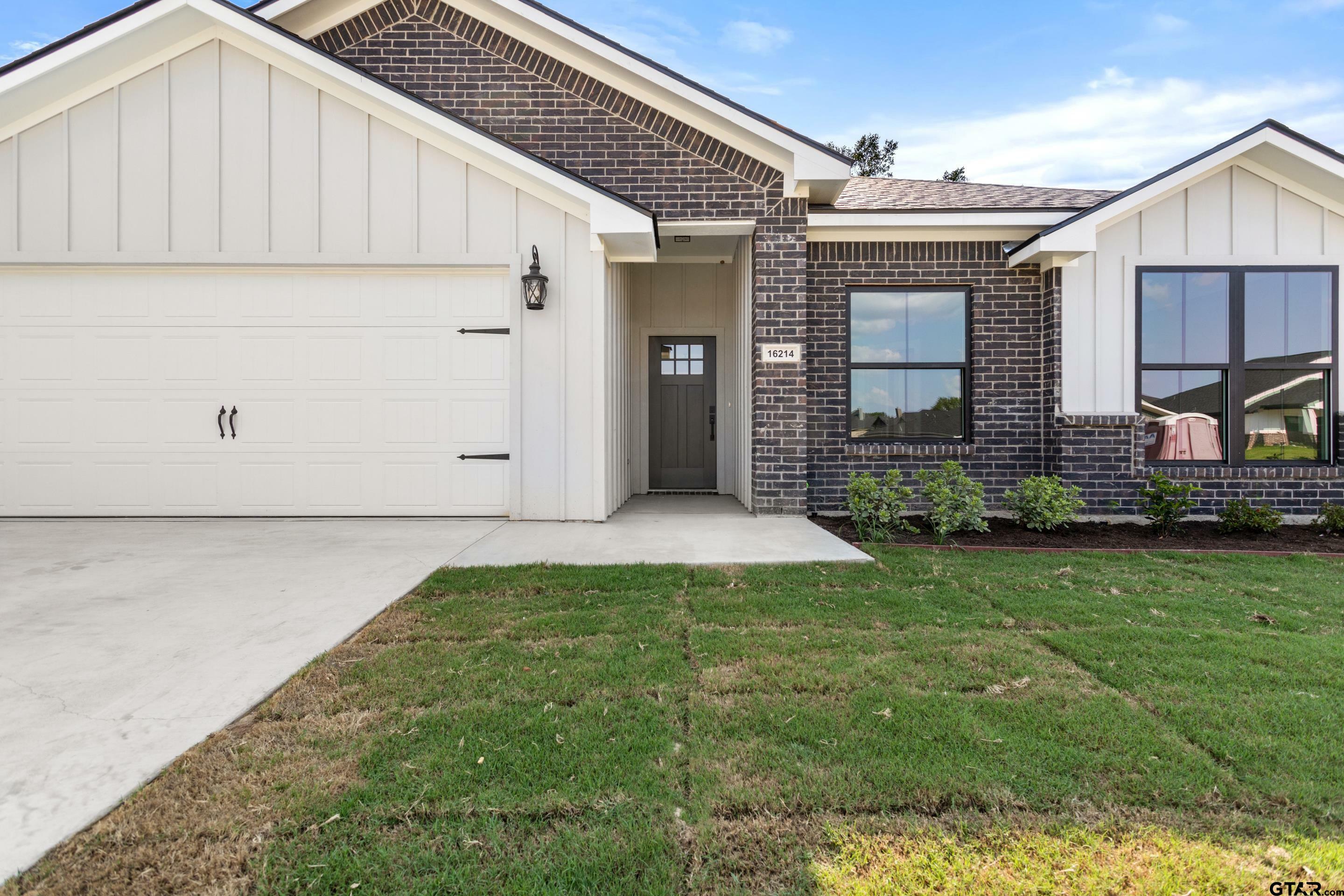 Property Photo:  16214 Crossing Circle  TX 75771 