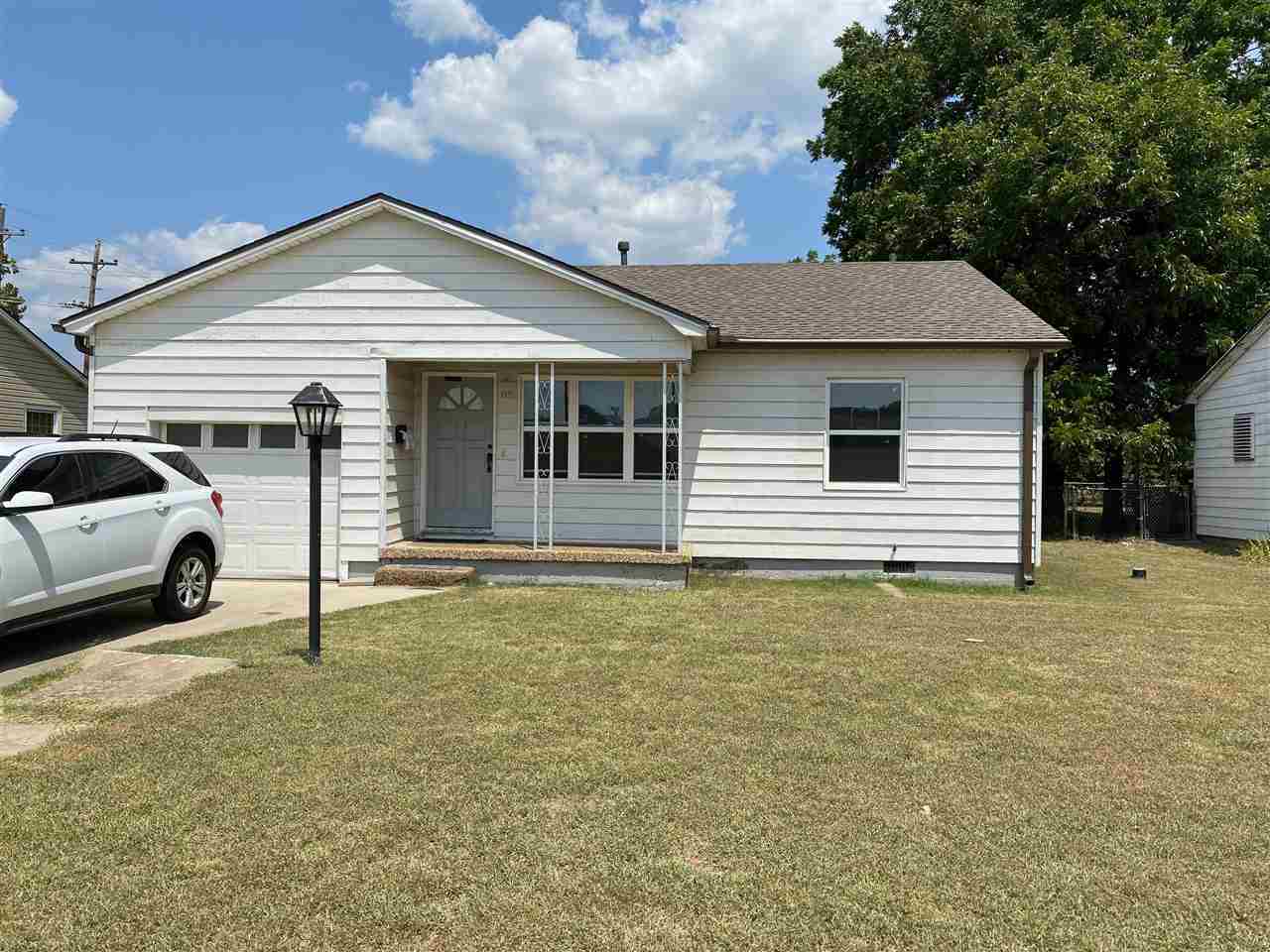 Property Photo:  113 W Chestnut  OK 73533 