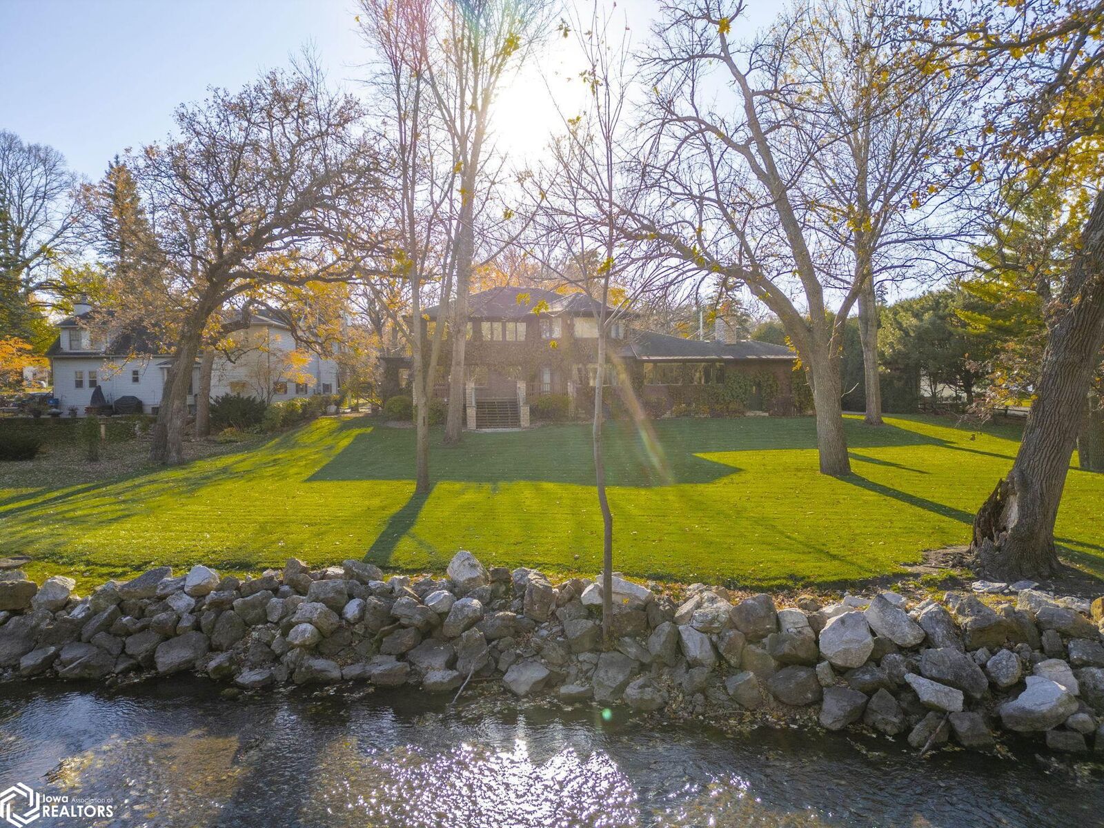 Property Photo: 125 N Crescent Drive IA 50401